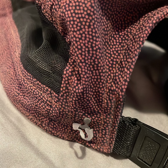 Lululemon surge run hat pebbleshire fireside red. - Picture 14 of 15